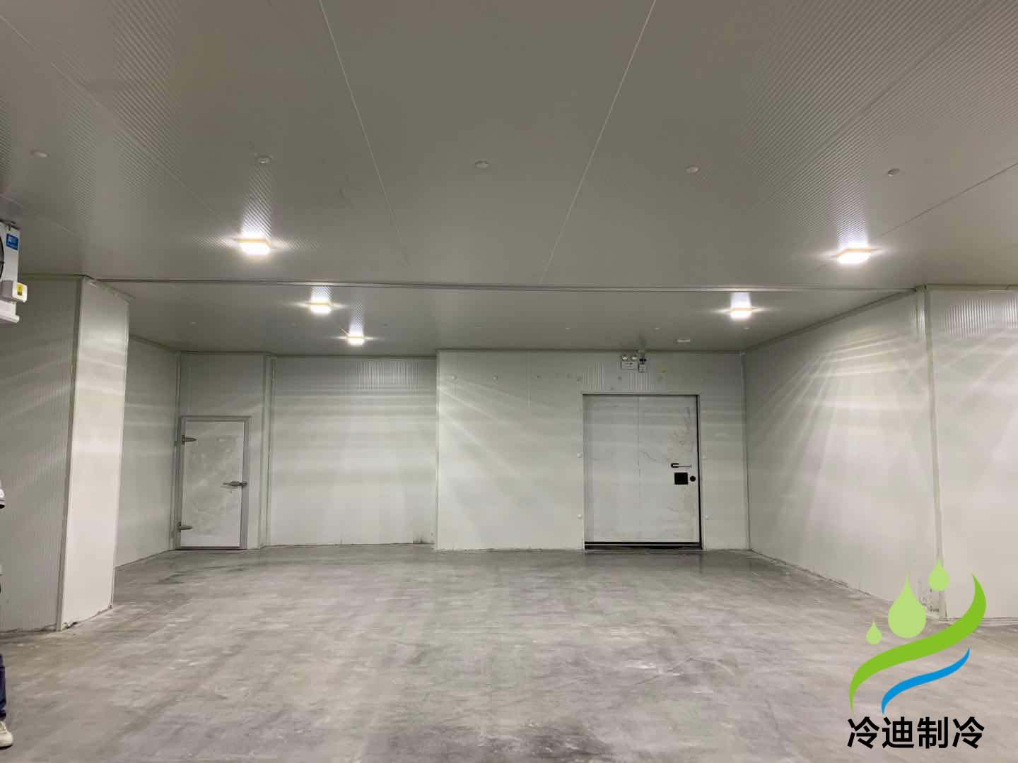 上海天天果園7320m3大型食品電商冷庫工程及舊庫(圖3) 上海天天果園7320m3大型食品電商冷庫工程及舊庫檢修項目